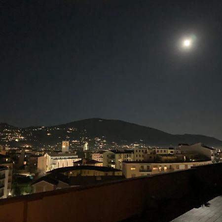 Attico Mansardato Affacciato Sul Cuore Di Brescia Bagian luar foto