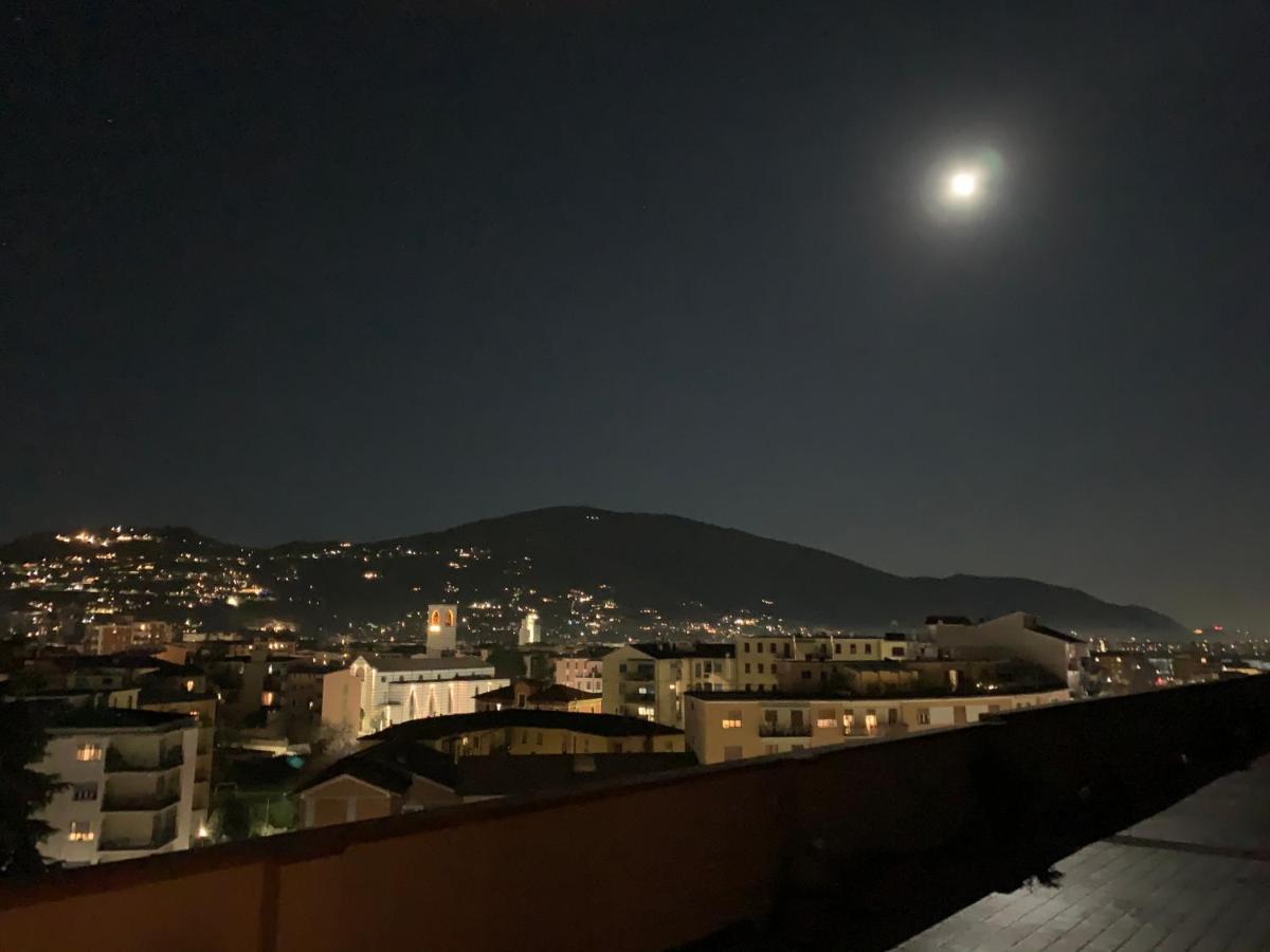 Attico Mansardato Affacciato Sul Cuore Di Brescia Bagian luar foto