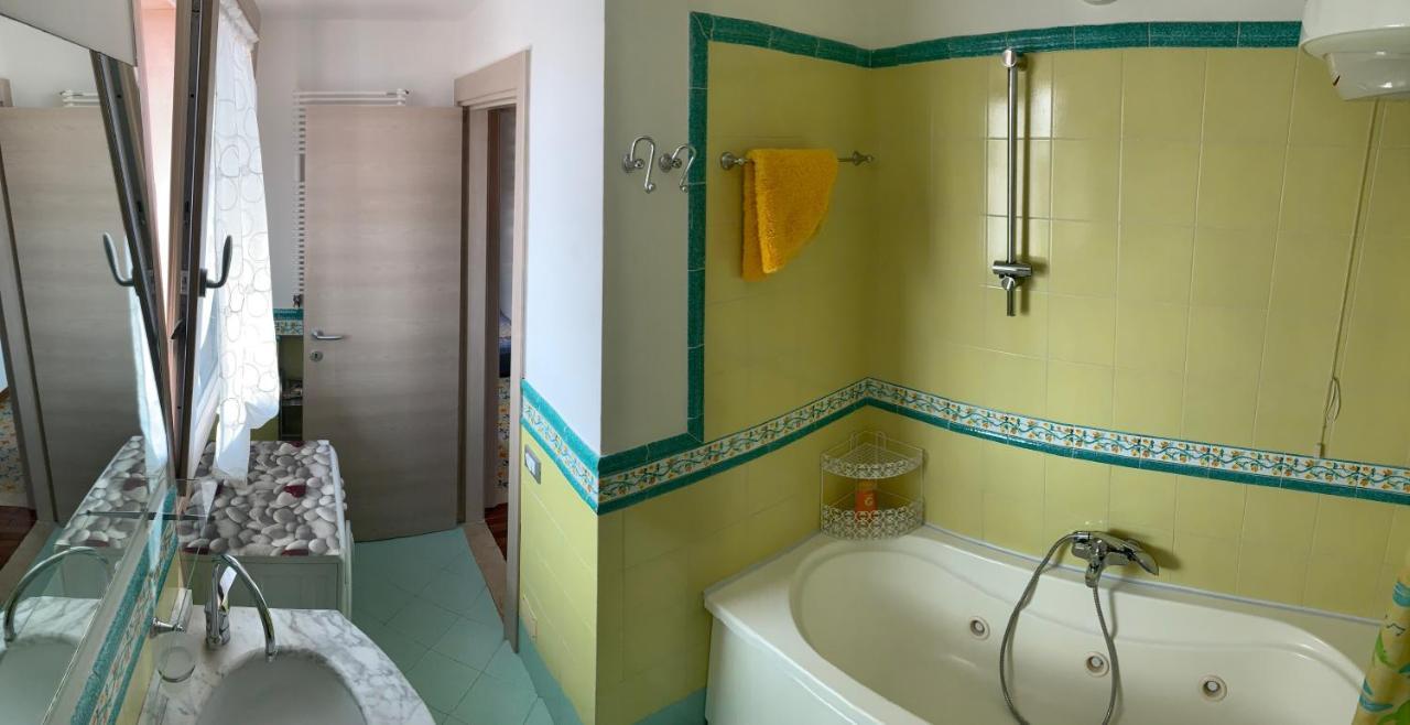 Attico Mansardato Affacciato Sul Cuore Di Brescia Bagian luar foto