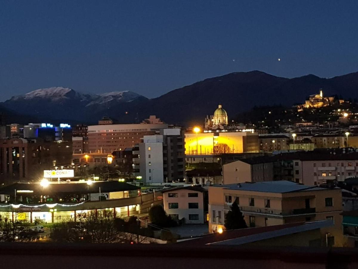 Attico Mansardato Affacciato Sul Cuore Di Brescia Bagian luar foto